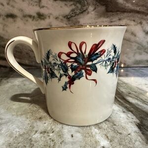 NEW Lenox Winter Greetings Mug Holly & Ribbons 3-1/2" x 3-1/2"